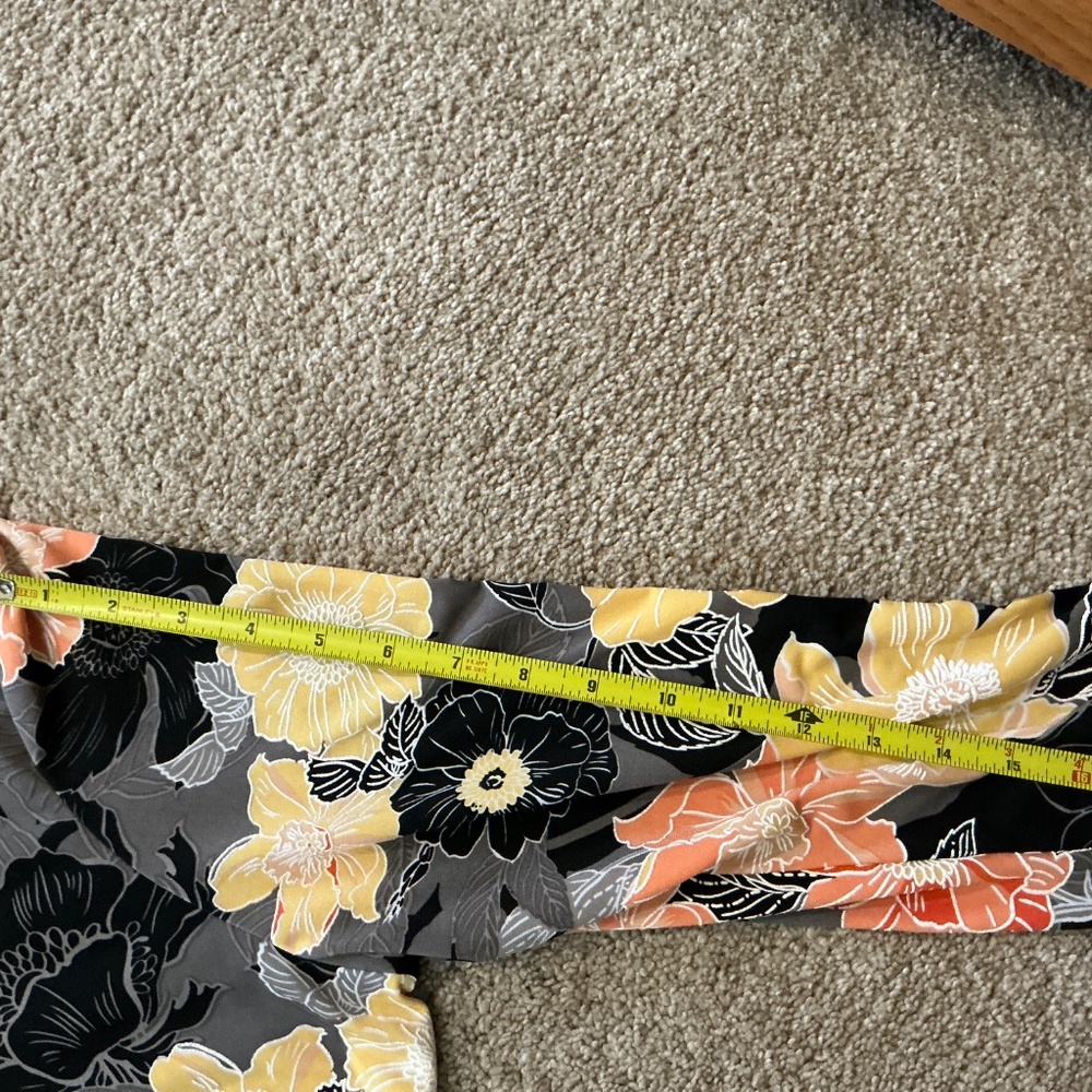 Red Ruby XL 3/4 sleeve floral top - Picture 8 of 9